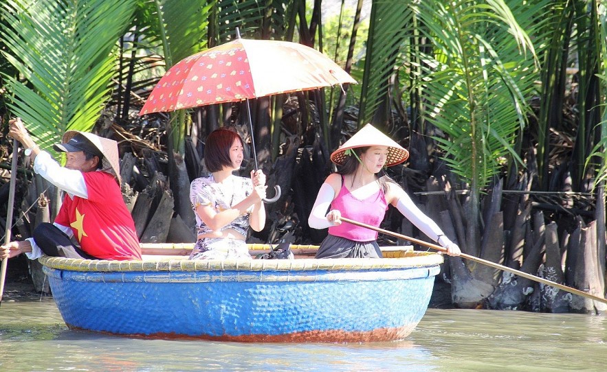 Bay Mau Coconut Forest in Hoi An - A Fun Destination for Vietnamese and Foreigners