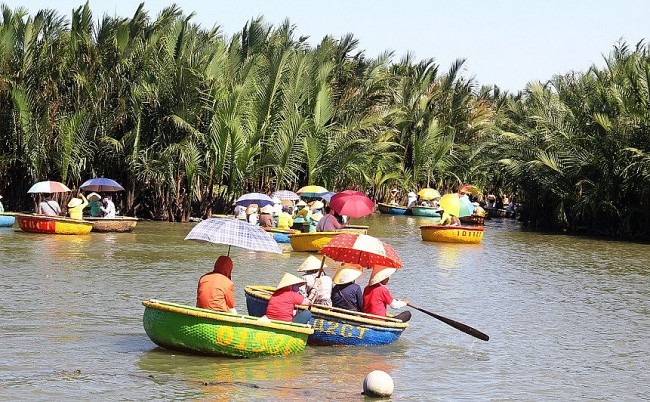 Bay Mau Coconut Forest in Hoi An - A Fun Destination for Vietnamese and Foreigners