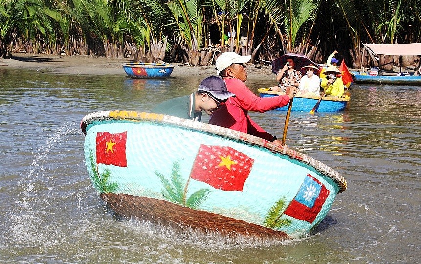 Bay Mau Coconut Forest in Hoi An - A Fun Destination for Vietnamese and Foreigners