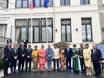 Vietnam's Ambassador Attends Flag Raising Marking 55th Anniversary of ASEAN in the Netherlands