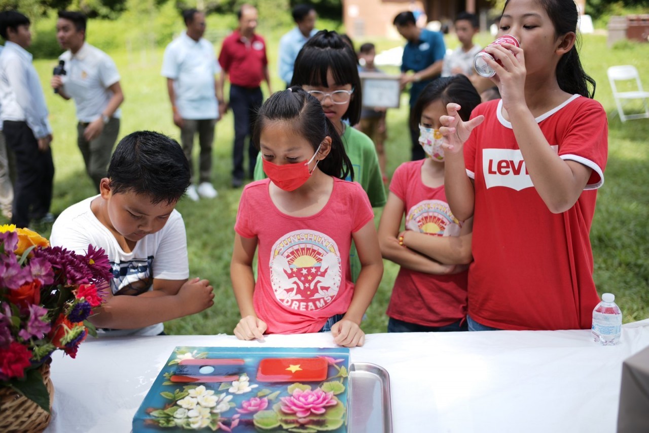 Vietnam – Laos Friendship Exchange Program Held in the US