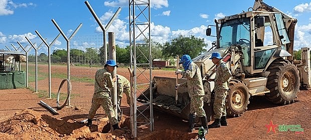 The fencing is made from 127 Y-shaped and 126 I-shaped columns. Photo: Engineering Unit Rotation