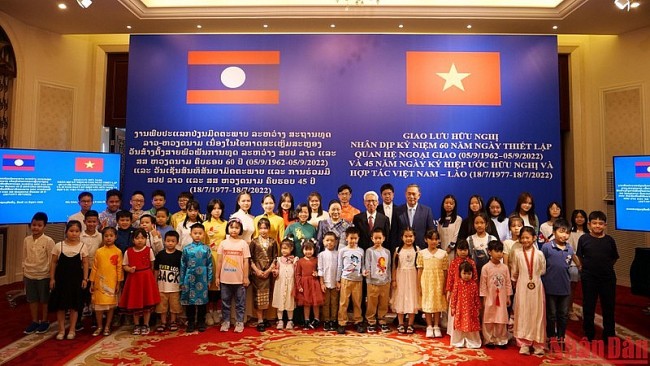 Vietnam - Laos Friendship Exchange Program Held in China