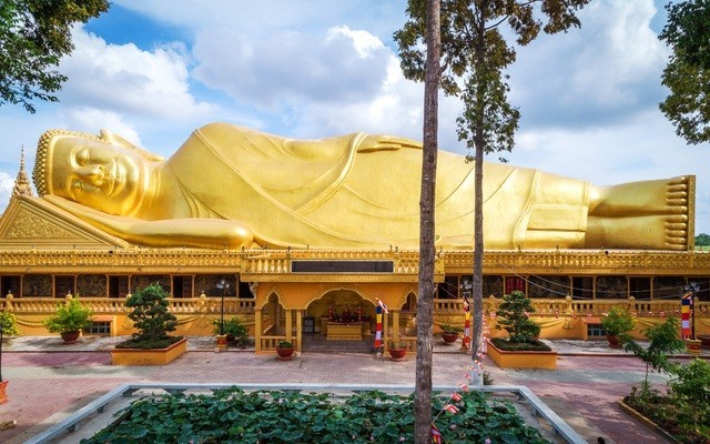 The 600-year-old Golden Pagoda in Tra Vinh Boasts Palace-like Magnificence