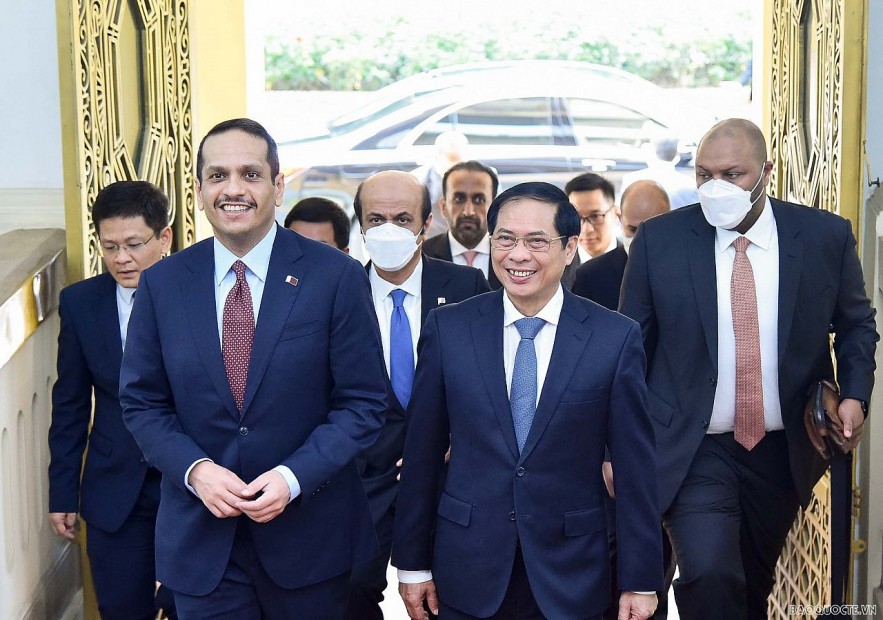 At the invitation of Vietnamese Foreign Minister Bui Thanh Son, Qatar's Deputy Prime Minister and Foreign Minister Sheikh Mohammed bin Abdulrahman Al-Thani paid an official visit to Vietnam from August 14-15. (Photo: WVR/Nguyen Hong)