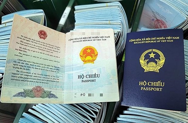 The new Vietnamese passports with a navy blue cover (Source: Government Portal)