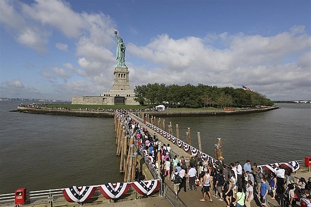 Tourists visiting the Statue of Liberty, New York City, the United States. — AFP/VNS Photo
