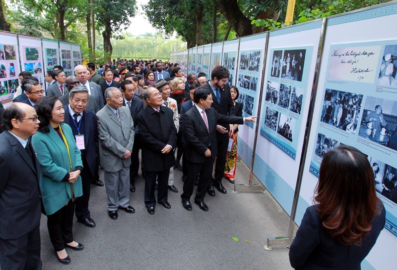 vietnamese cultural celebrities to convey the image of people and nation