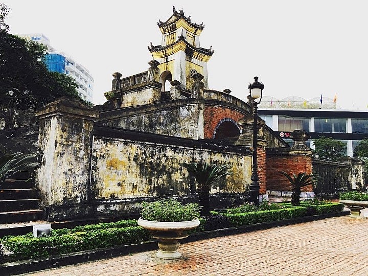 Walking Through Quang Binh's Centuries-old Citadel