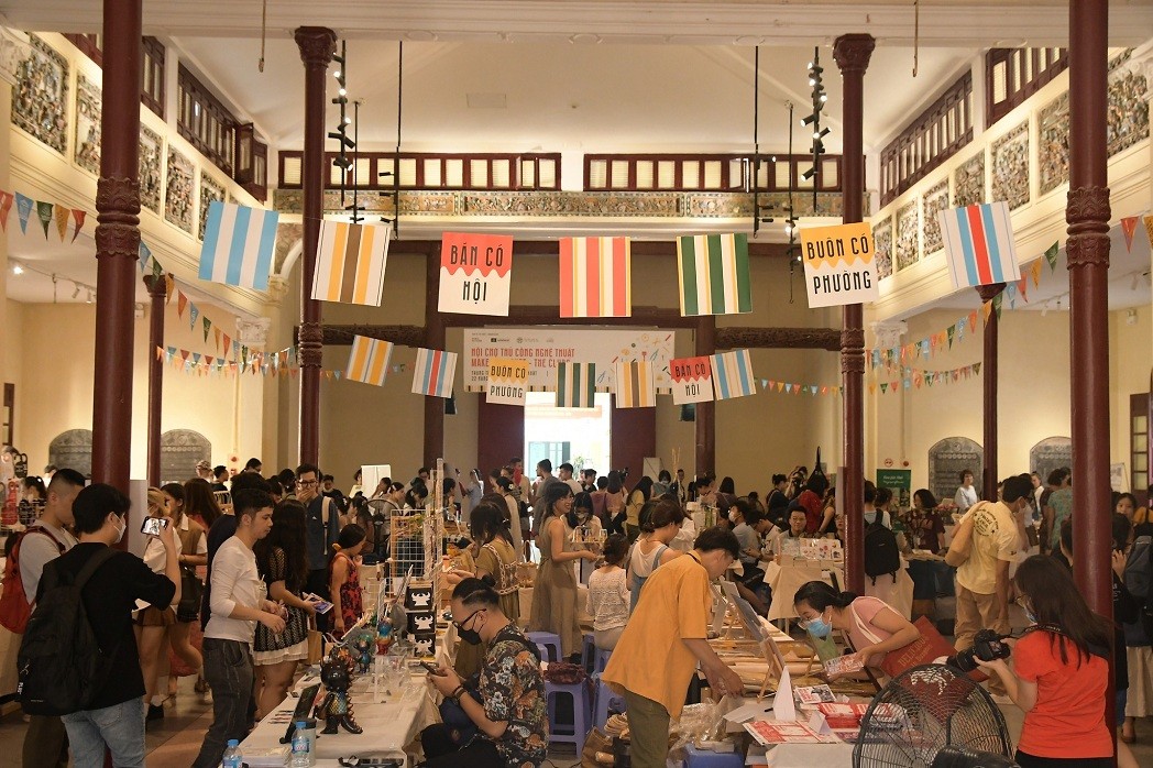 Market Fair in Hanoi Highlights Young Craft Makers' Works