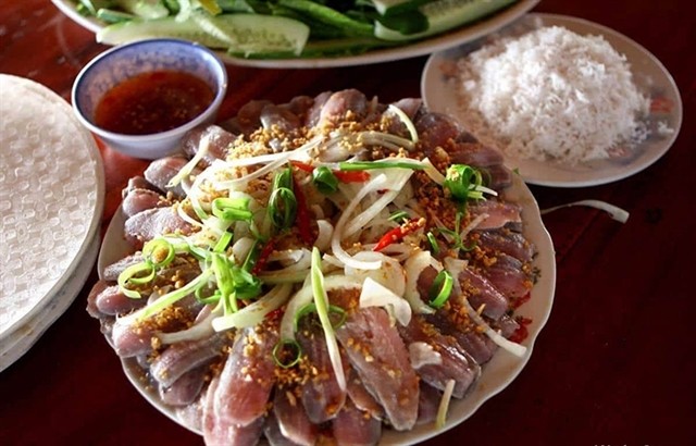 Herring salad is a specialty of Vietnam's Phu Quoc Island. Photo dulichvietnam.com.vn. 