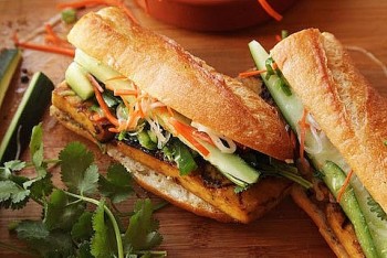 Vietnam News Today (Aug. 24): Vietnamese Delicacies Named Among Top 50 Best Street Foods in Asia