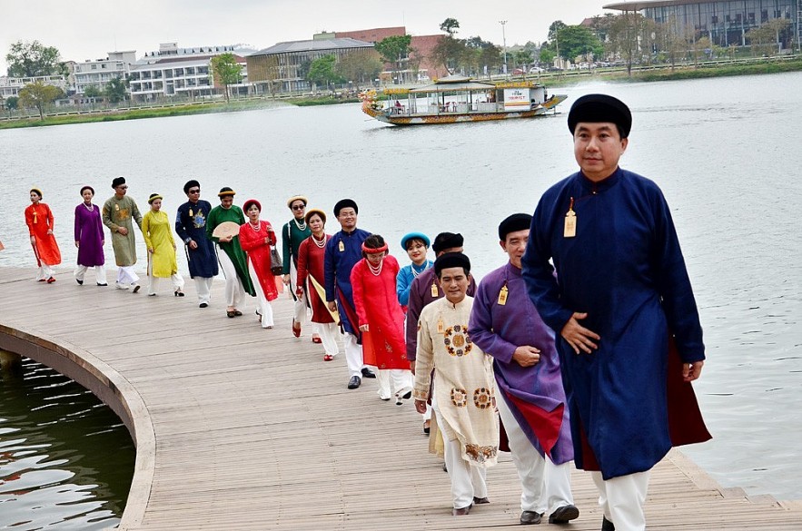 Beauty of Traditional Five-panel Ao Dai