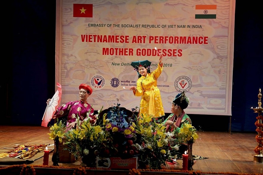 International Friends Impressed With Vietnam's Belief in Mother Goddesses