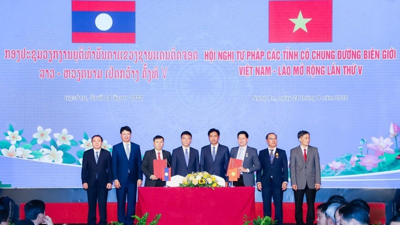 Leaders of the Ministry of Justice of Vietnam and the Ministry of Justice of Laos signed the cooperation program in 2023.