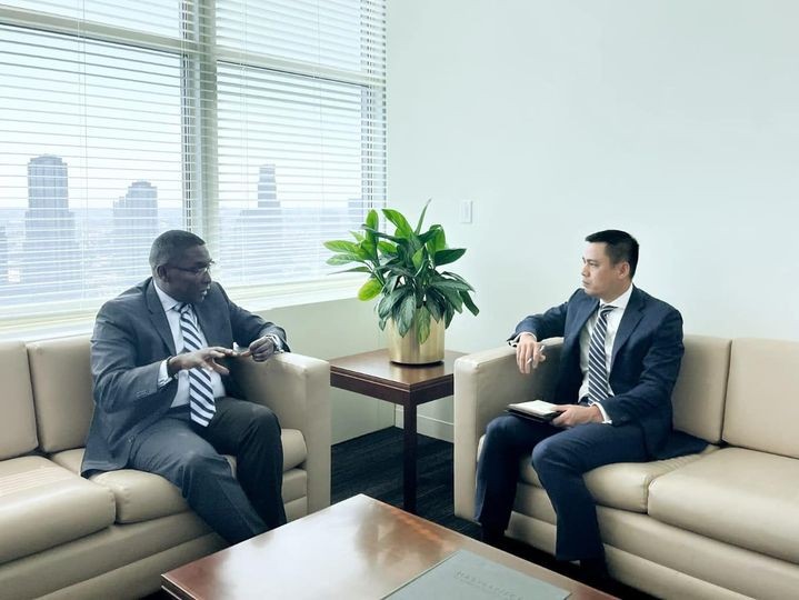 UN Special Adviser to the Secretary-General and Assistant Secretary-General of the Climate Action Team Selwin Hart and Ambassador Dang Hoang Giang. Photo: VNA