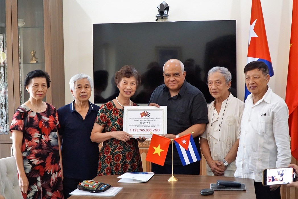 The Vietnam – Cuba Friendship Association and the Club of Vietnamese Alumni in Cuba launch a fundraising campaign on August 8, in support of the Cuban people. Photo: the club