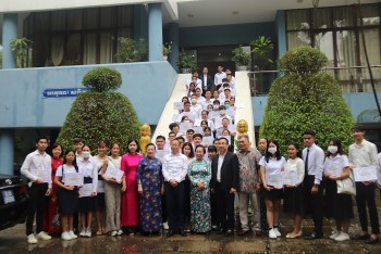 1,000 Cambodian Students Studying in Vietnam, Linking Two Countries