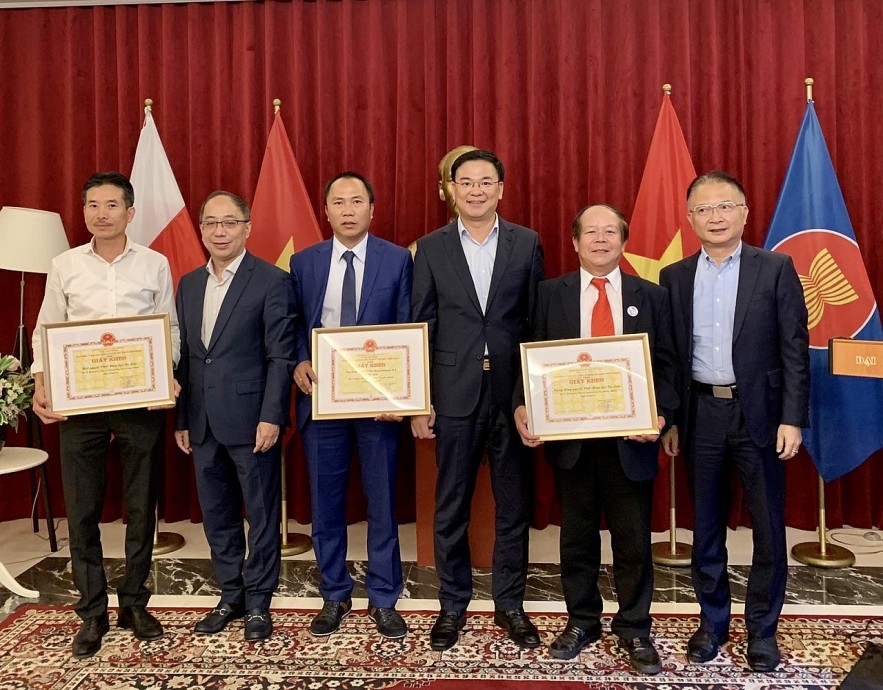 Vietnam Supports Expatriates in Poland to Overcome Difficulties