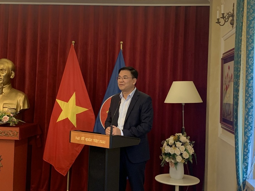 Vietnam Supports Expatriates in Poland to Overcome Difficulties