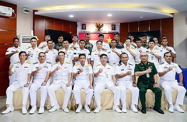 Naval officers of Vietnam and Indonesia. Photo: VNA