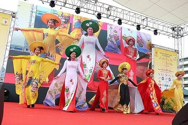 An Ao Dai fashion show held during the Vietnamese culture festival in the RoK in 2019. (Source: vov.vn)