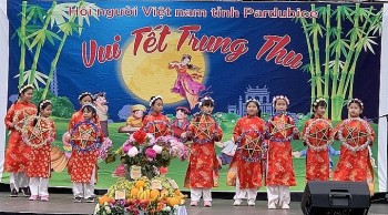 Vietnamese Children Around the World Enjoy Mid-Autumn Festival