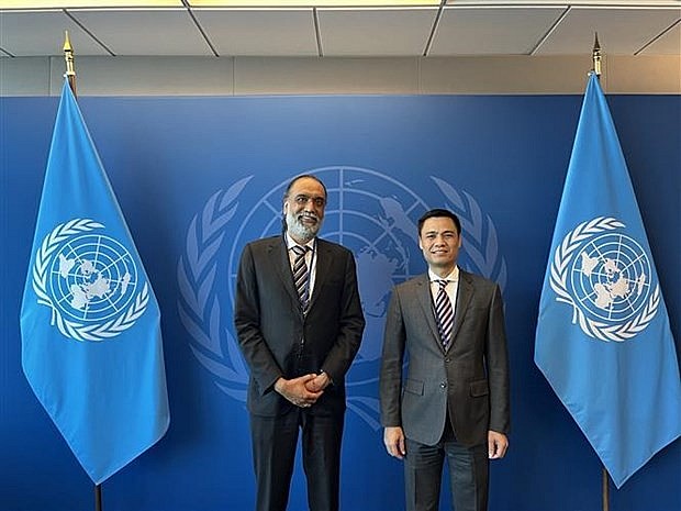 Dang Hoang Giang (R), Permanent Representative of Vietnam to UN, and Amandeep Singh Gill, UN Under-Secretary-General and Secretary-General’s Envoy on Technology. Photo: VNA
