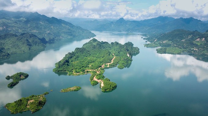 10 Most Beautiful Lakes in Vietnam