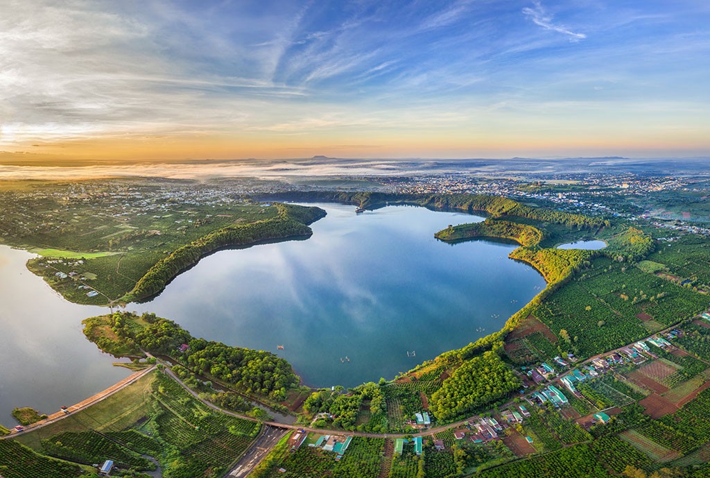 10 Most Beautiful Lakes in Vietnam