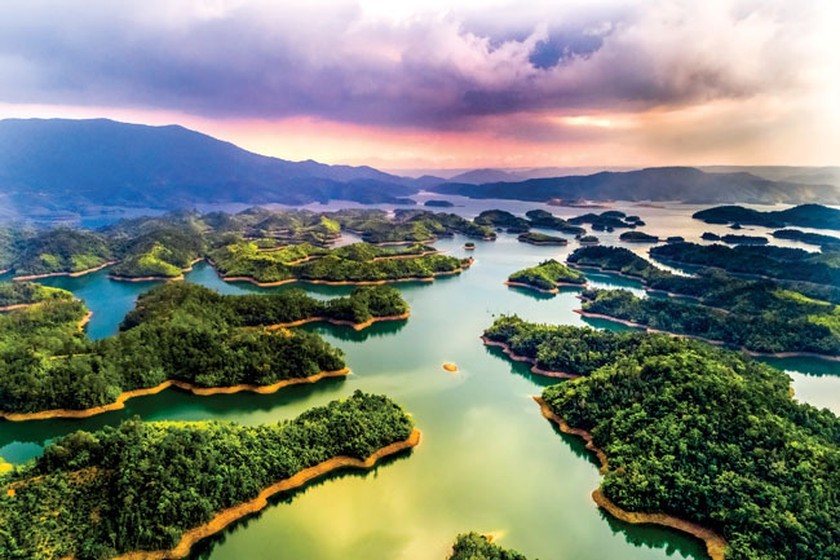 10 Most Beautiful Lakes in Vietnam