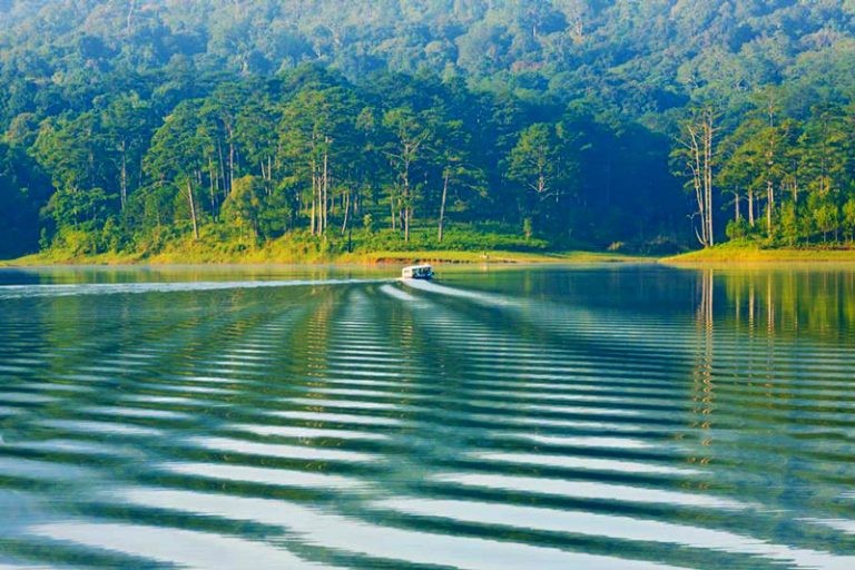 10 Most Beautiful Lakes in Vietnam