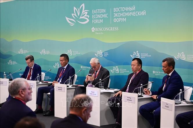 2022 Eastern Economic Forum: Vietnam, Russia Hold Business Dialogue