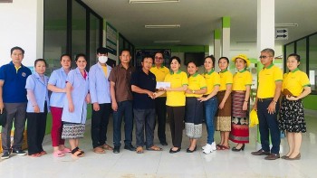 Vietnamese Community Supports Storm-Hit Victims in Laos' Oudomxay Province