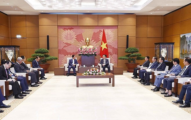 Vietnamese National Assembly Chairman Receives Mayor of Phnom Penh