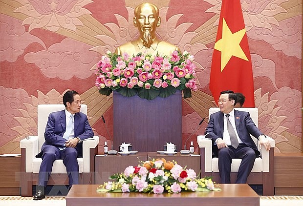 National Assembly Chairwoman Vuong Dinh Hue received the Governor of Phnom Penh capital Khuong Sreng. (Photo: Doan Tan/VNA)