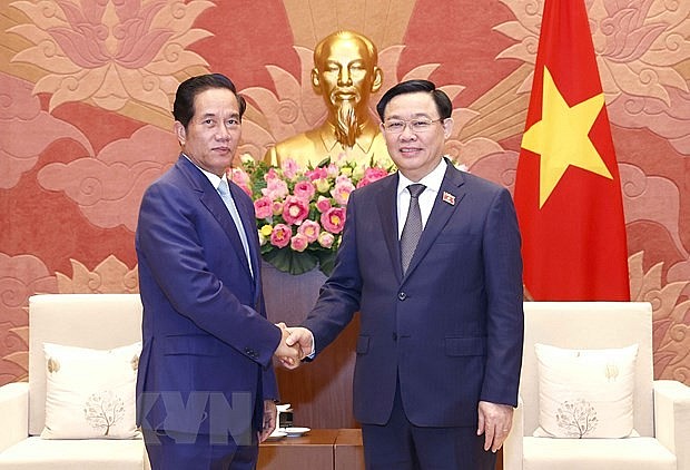 National Assembly Chairwoman Vuong Dinh Hue received the Governor of Phnom Penh capital Khuong Sreng. Photo: Doan Tan/VNA