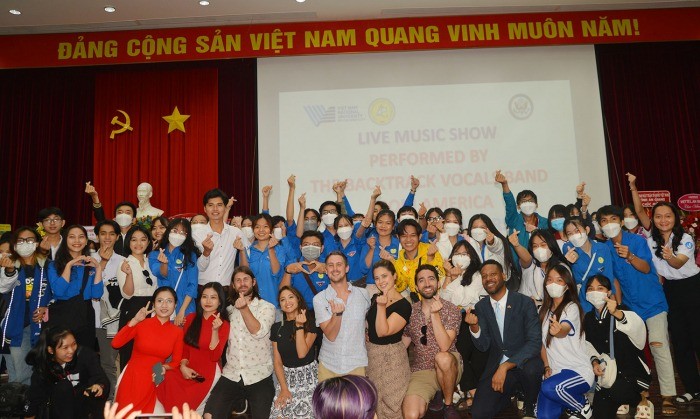 US Arts Envoy Concludes Tour in Vietnam