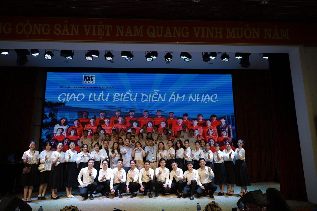 US Arts Envoy Concludes Tour in Vietnam
