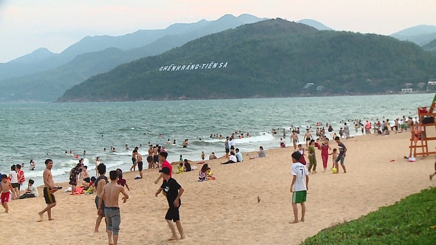 Beach in Quy Nhon, Binh Dinh. Photo: VOV