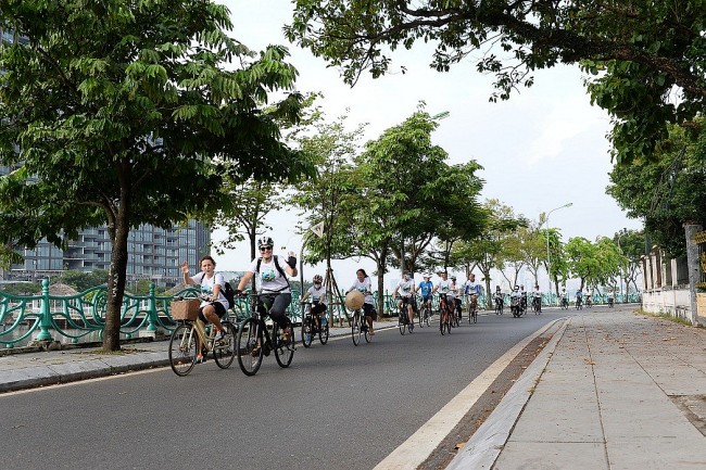 ASEAN-EU Bicycle Ride at Hanoi’s West Lake