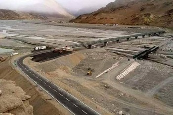 Indian Army's Engineering Marvel! A bridge over Indus river in Ladakh