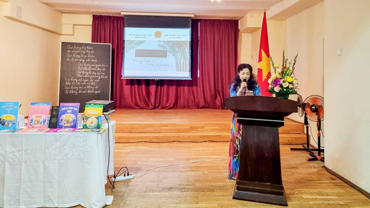 Day to Honor Vietnamese Language Held in Romania, Hungary