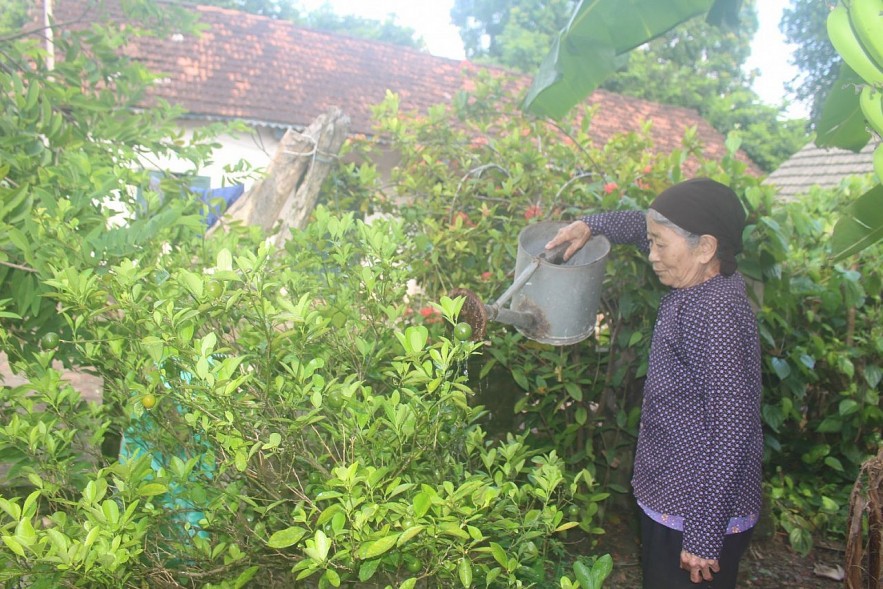 Cậu bé Lào ở Việt Nam