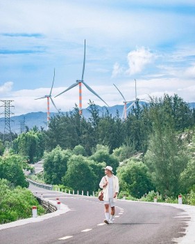 Marvel At These Beautiful And Powerful Wind Power Fields In Vietnam