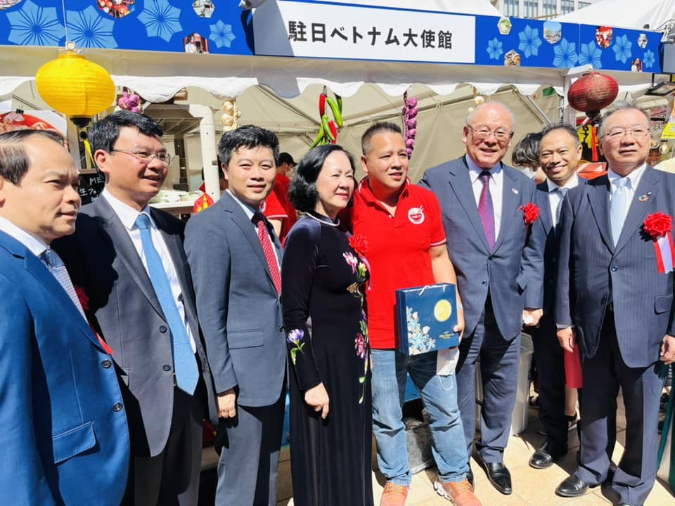 Delegates visit a Pho booth at the 2022 Vietnam Festival in Sapporo. Source: Pho 77
