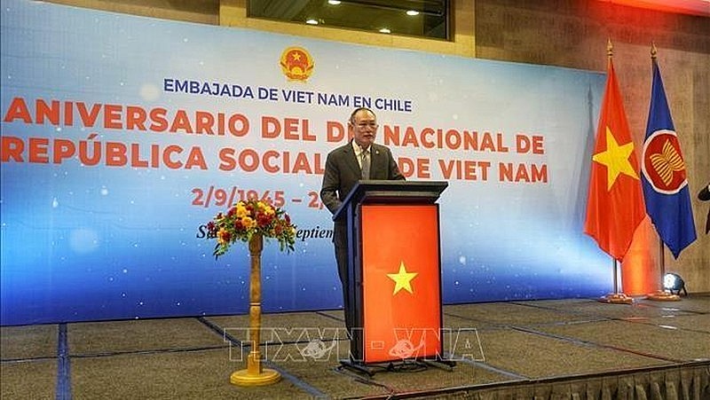 Vietnamese Ambassador to Chile Pham Truong Giang speaking at the ceremony. Photo: VNA