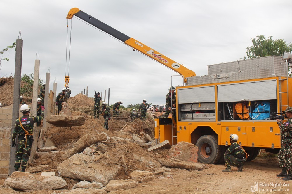 First-ever rescue drill strengthen defence ties among Vietnam, Laos, Cambodia