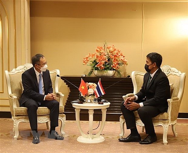 Vietnamese Ambassador to Thailand Phan Chi Thanh (L) and Governor of Bangkok Chadchart Sittipunt. Photo: VNA