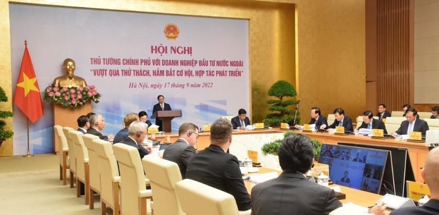 Prime Minister Pham Minh Chinh chairs the conference. Photo: VOV
